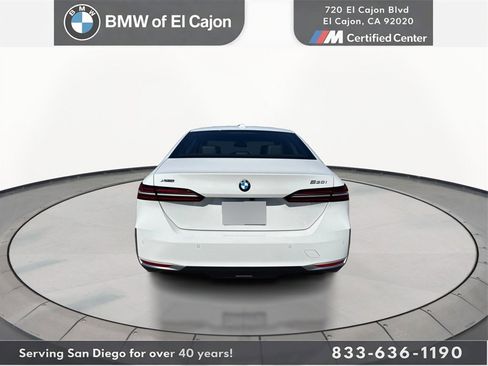 Used 2025 BMW 530i xDrive w/ Premium Package image 6