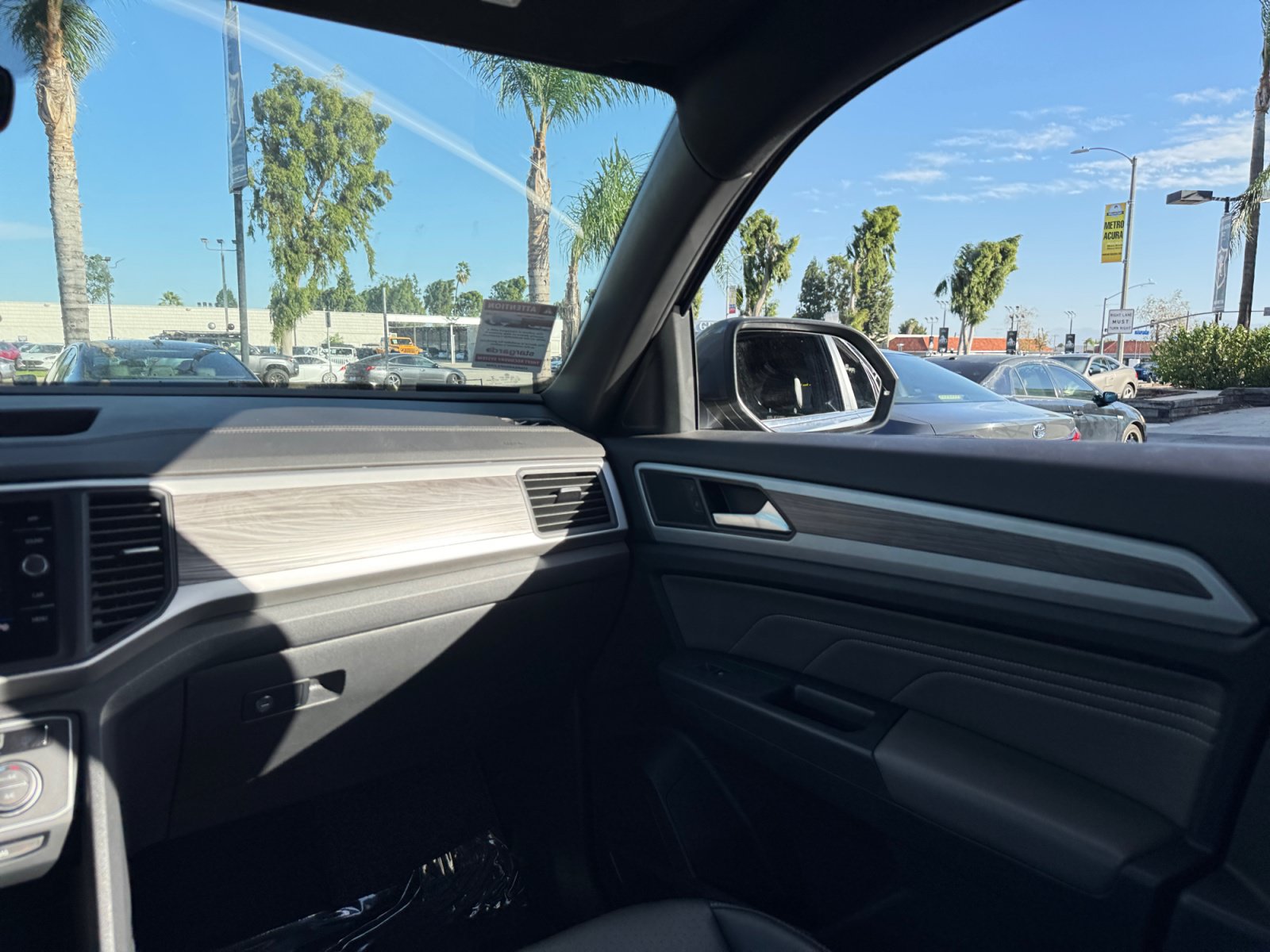 Used 2021 Volkswagen Atlas Cross Sport SE FWD image 17
