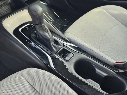 Used 2021 Toyota Corolla LE image 34
