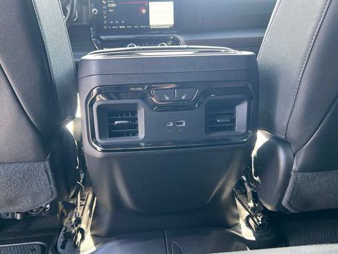 Used 2023 GMC Sierra 1500 AT4 w/ AT4 Premium Package AWD/4WD image 16