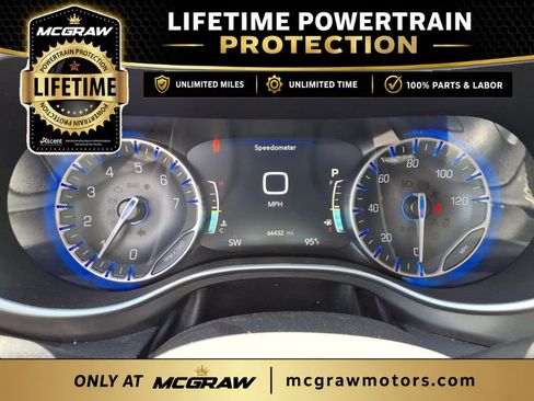 Used 2023 Chrysler Pacifica Touring-L FWD image 20