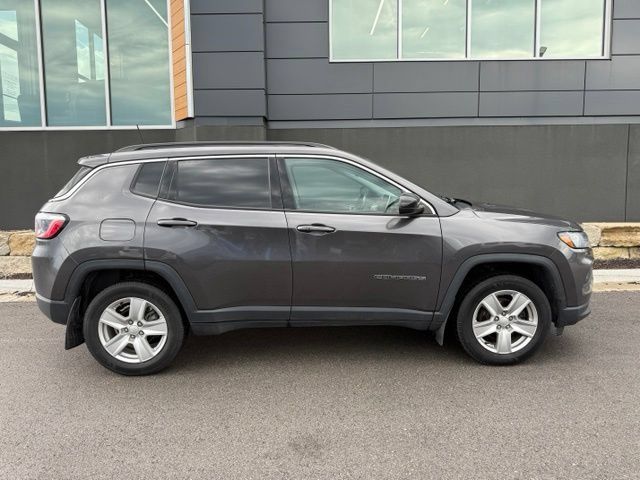 Used 2022 Jeep Compass Latitude w/ Convenience Group AWD/4WD image 2