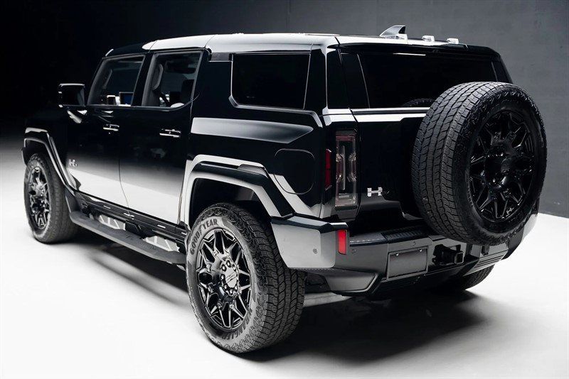 Used 2024 GMC Hummer EV 2X w/ LPO, Illumination Package AWD/4WD image 6