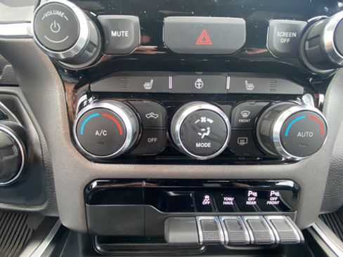 Used 2022 RAM 1500 Big Horn AWD/4WD image 18