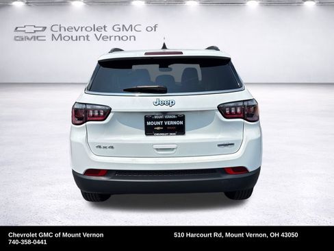 Used 2024 Jeep Compass Latitude AWD/4WD image 4
