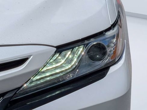 Used 2020 Toyota Camry XSE FWD image 7