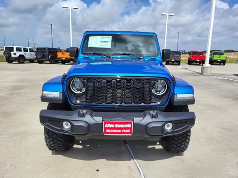 New 2025 Jeep Gladiator Willys image 8