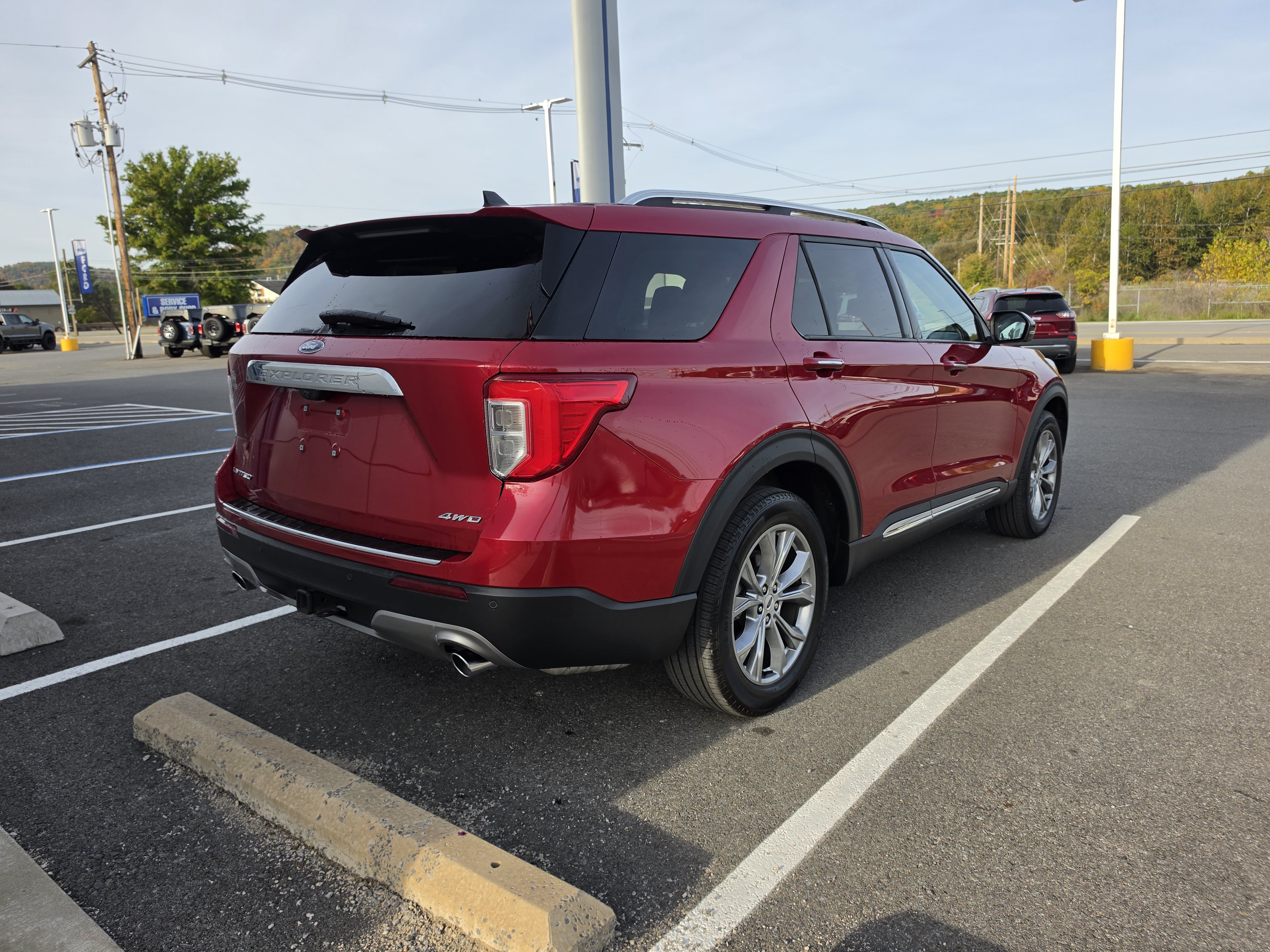 Used 2023 Ford Explorer Limited w/ Limited Technology Package AWD/4WD image 3