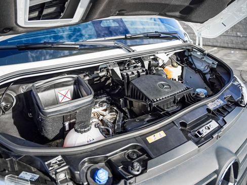 Used 2025 Mercedes-Benz Sprinter 2500 image 11