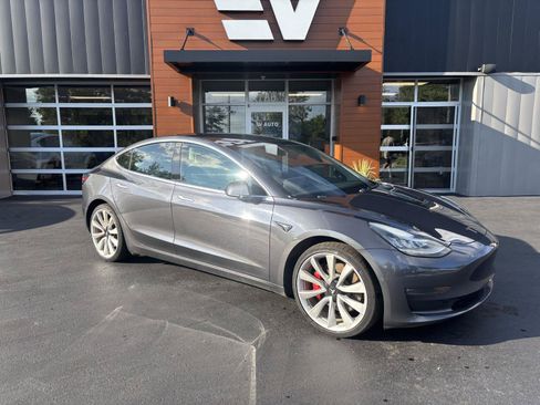 Used 2018 Tesla Model 3 Performance AWD/4WD image 2