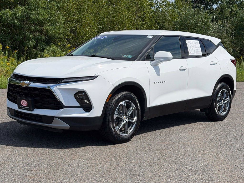 Used 2025 Chevrolet Blazer LT AWD/4WD image 30