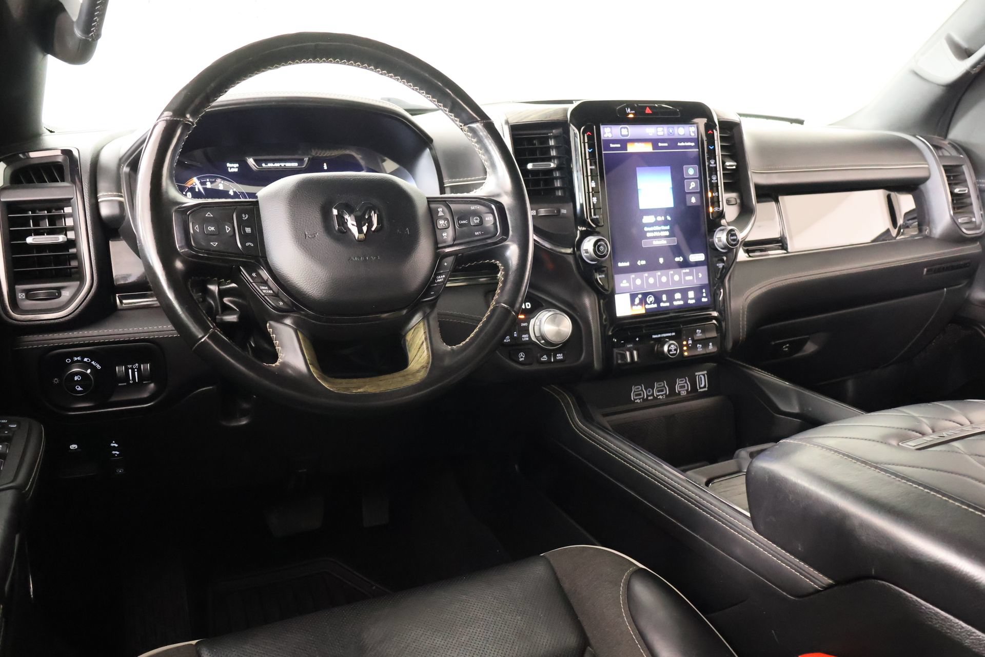 Used 2025 RAM 1500 Limited w/ Off Road Group AWD/4WD image 2