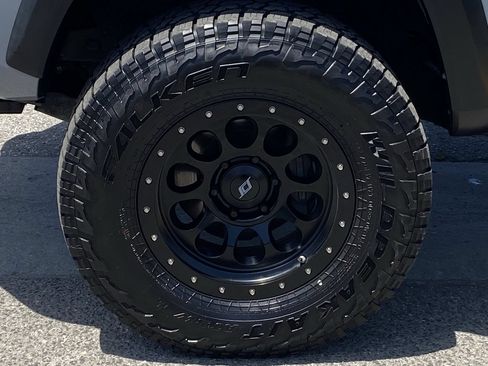 Used 2019 Toyota Tacoma TRD Off-Road AWD/4WD image 8