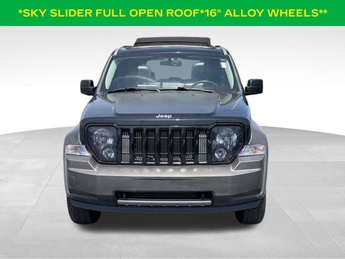Used 2010 Jeep Liberty Renegade w/ Navigation Convenience Group AWD/4WD image 2