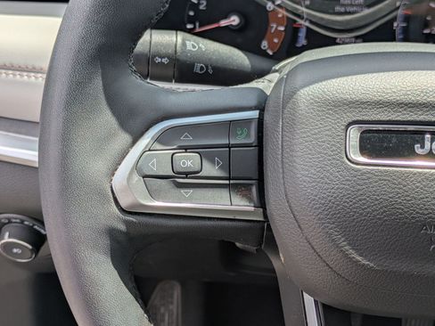 Used 2025 Jeep Compass Limited AWD/4WD image 19