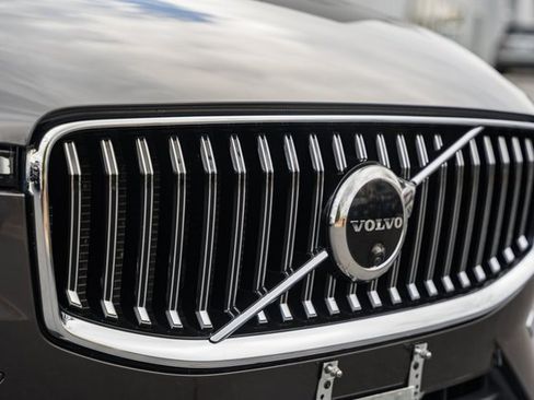 Certified 2022 Volvo XC60 T8 Inscription Expression w/ Advanced Package image 13