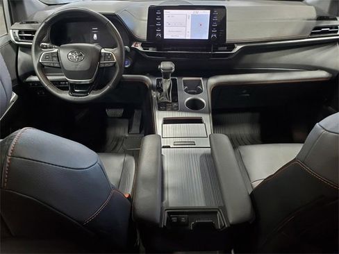 Used 2023 Toyota Sienna XSE image 17