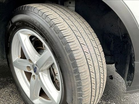 Used 2019 Ford Explorer XLT w/ Equipment Group 202A FWD image 7