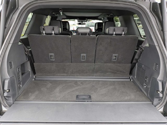Used 2026 Ford Expedition Platinum w/ Stealth Appearance Package AWD/4WD image 11