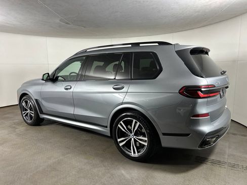 Used 2025 BMW X7 xDrive40i w/ M Sport Package AWD/4WD image 3
