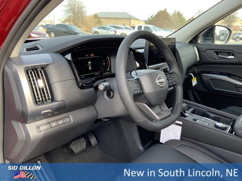 New 2026 Nissan Pathfinder SL image 6