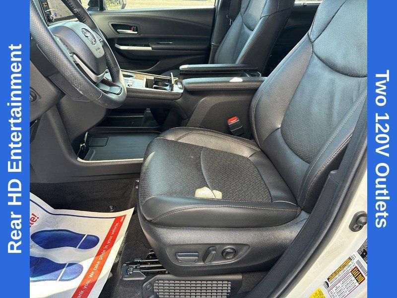 Used 2026 Toyota Sienna Limited FWD image 29