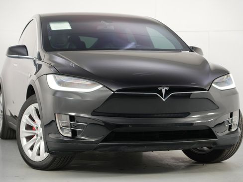 Used 2016 Tesla Model X P90D image 4