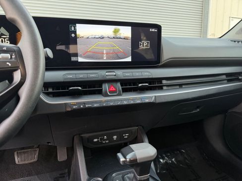 Used 2025 Kia K4 LXS image 17