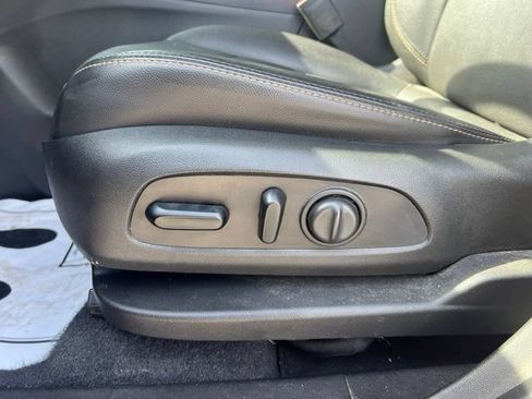 Used 2020 Chevrolet Equinox Premier FWD image 11
