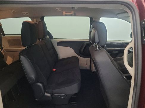 Used 2019 Dodge Grand Caravan SE FWD image 19