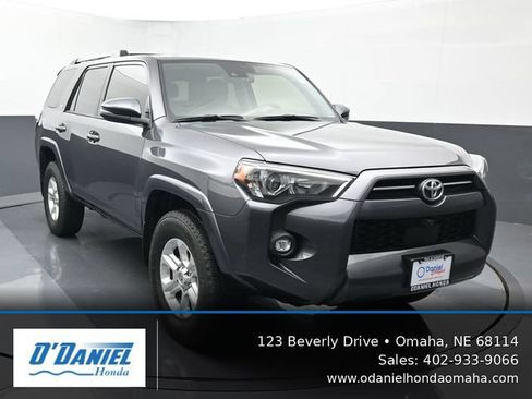 Used 2022 Toyota 4Runner SR5 Premium w/ Moonroof Package AWD/4WD image 8