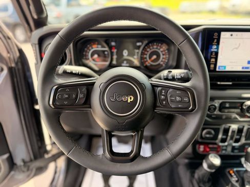 Used 2025 Jeep Wrangler Unlimited Rubicon AWD/4WD image 24