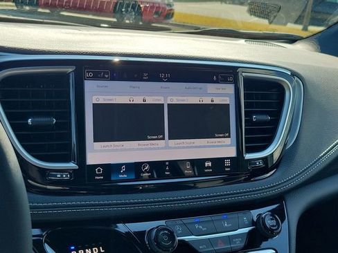 New 2026 Chrysler Pacifica Limited image 24