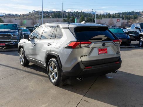 Used 2021 Toyota RAV4 XLE Premium image 5