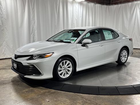 Used 2022 Toyota Camry LE FWD image 1