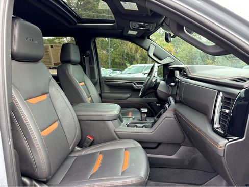 Used 2024 GMC Sierra 1500 AT4 w/ Technology Package image 9