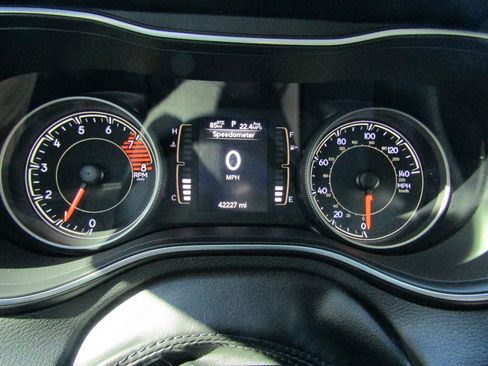 Used 2019 Jeep Cherokee Latitude w/ Cold Weather Group image 24