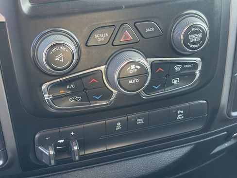 Used 2022 RAM 1500 Classic SLT w/ Electronics Group AWD/4WD image 23