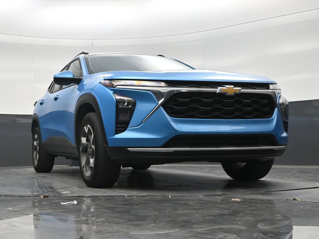 Used 2025 Chevrolet Trax LT w/ LT Convenience Package FWD image 25
