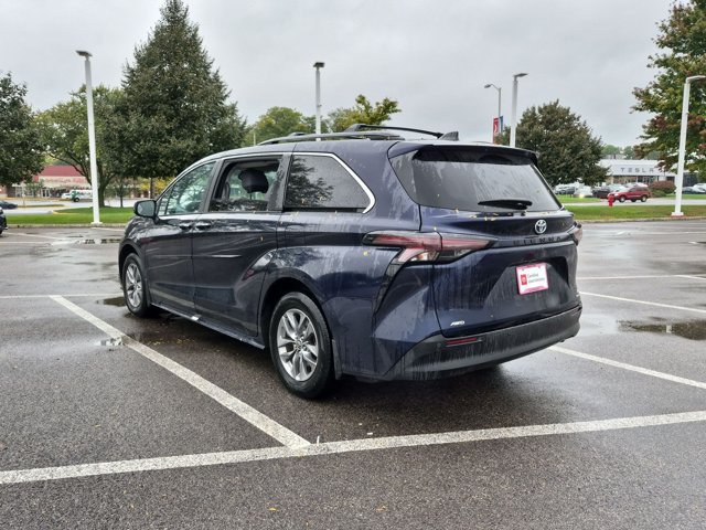 Used 2024 Toyota Sienna XLE w/ XLE Plus Package AWD/4WD image 7