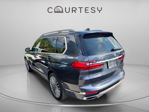 Used 2021 BMW X7 xDrive40i w/ Premium Package image 2