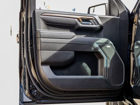 Used 2025 Chevrolet Silverado 1500 LT Trail Boss w/ Convenience Package II image 34