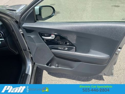 Used 2022 Kia Niro EX FWD image 44