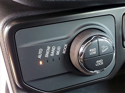 New 2023 Jeep Renegade Trailhawk w/ Trailhawk Elite Group image 16