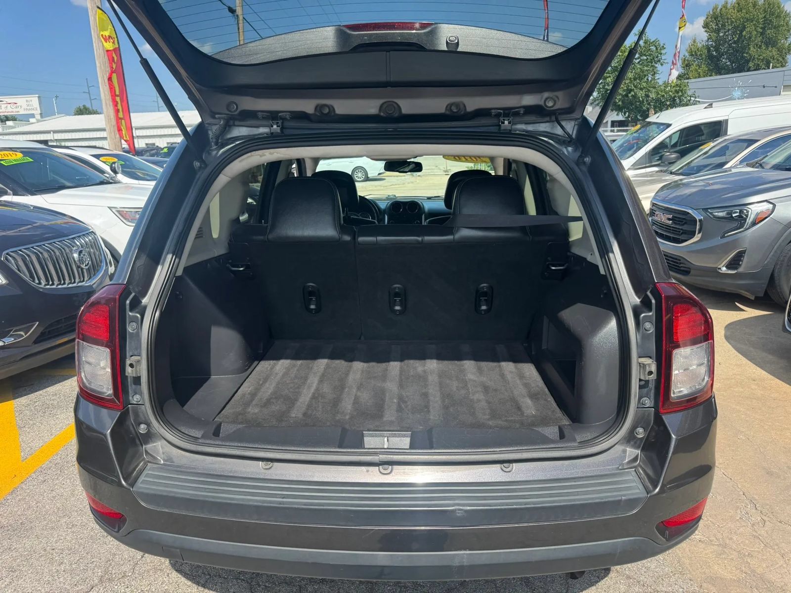Used 2016 Jeep Compass Latitude AWD/4WD image 15