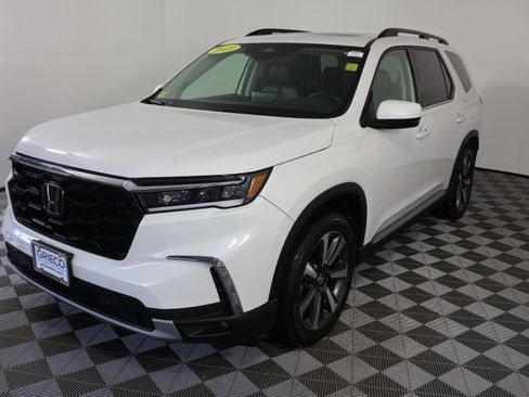 Used 2023 Honda Pilot Touring image 4
