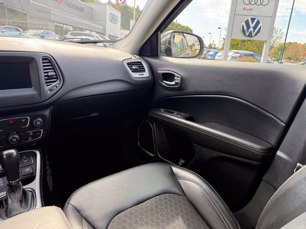 Used 2019 Jeep Compass Latitude w/ Cold Weather Group AWD/4WD image 35