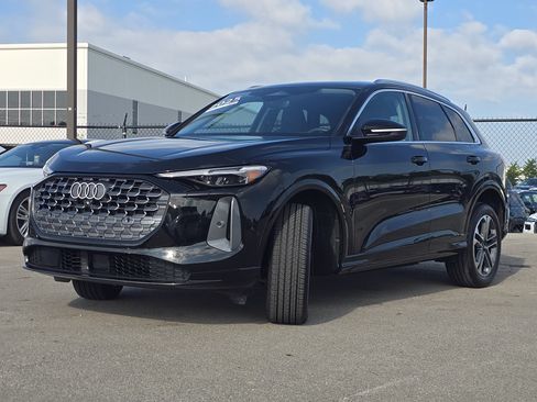 Certified 2025 Audi Q5 Premium Plus w/ Premium Plus AWD/4WD image 3