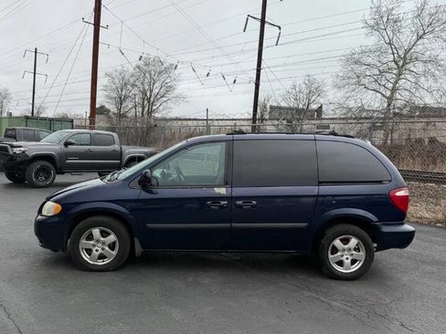 Used 2005 Dodge Caravan SXT image 4