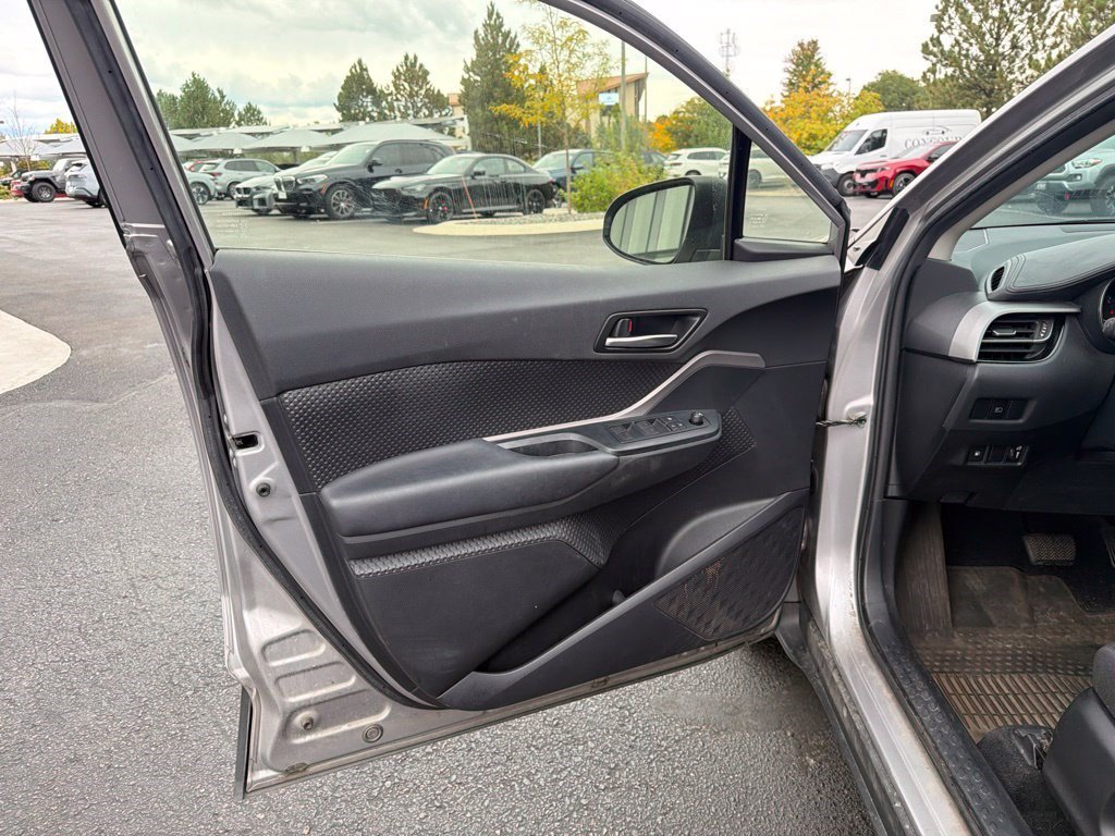 Used 2020 Toyota C-HR LE FWD image 9